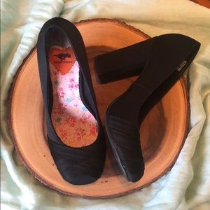 New Rocket Dog heels